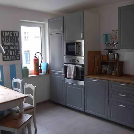 Wunderschoene Komfortable Wohnung In Der Innenstadt *